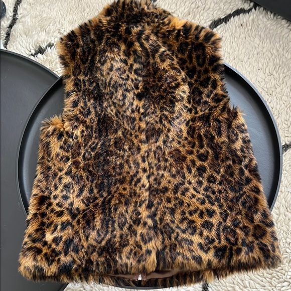 Leopard Print Faux Fur Vest - Picture 3 of 3